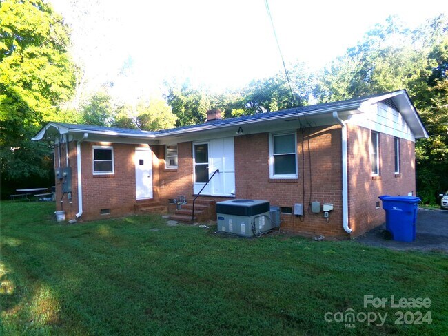 Building Photo - 718 Brown Ave