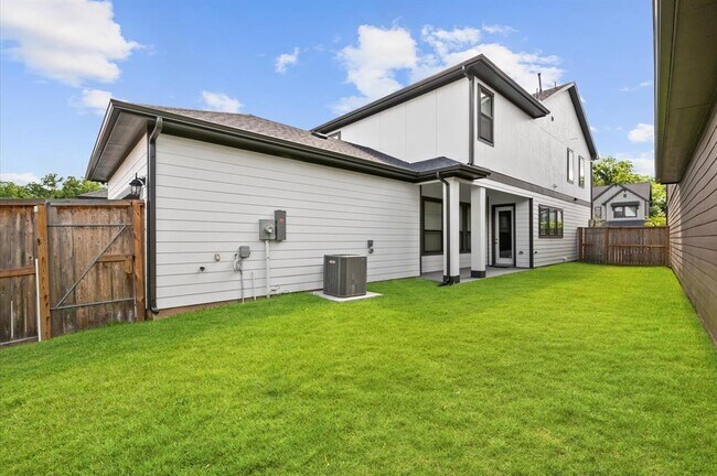 Building Photo - 1511 Emma Lk Dr