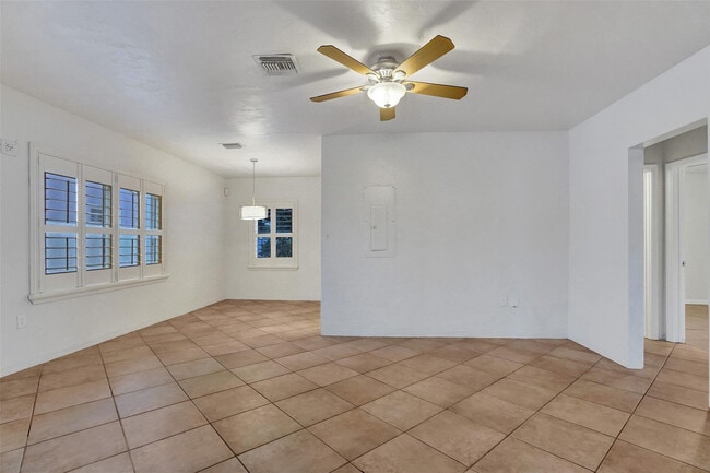 Building Photo - 1316 NE 2nd Ave