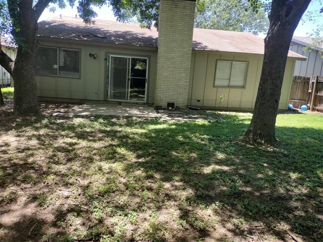 Building Photo - 4418 Dove Dr