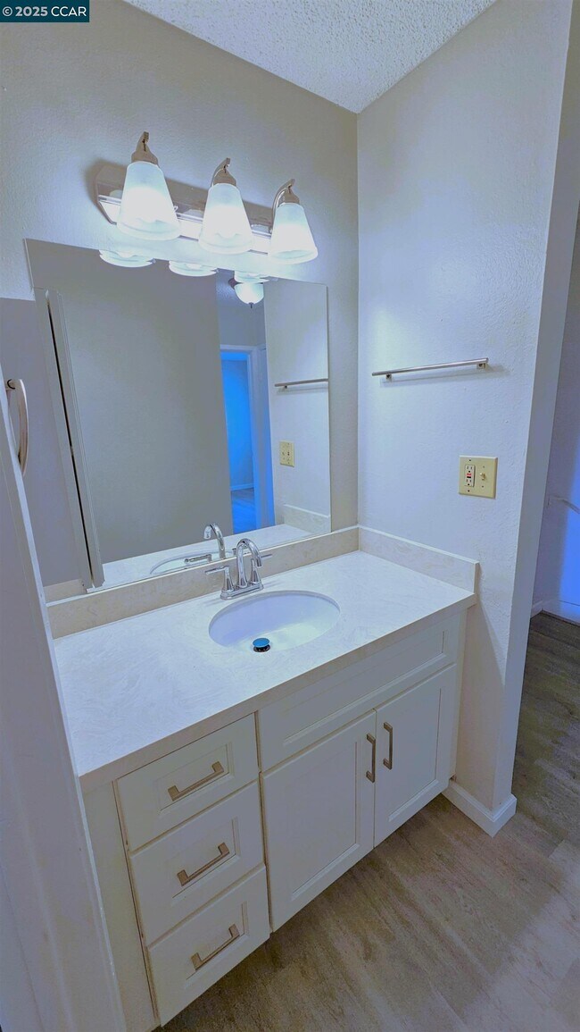 Building Photo - 1446 Del Rio Cir