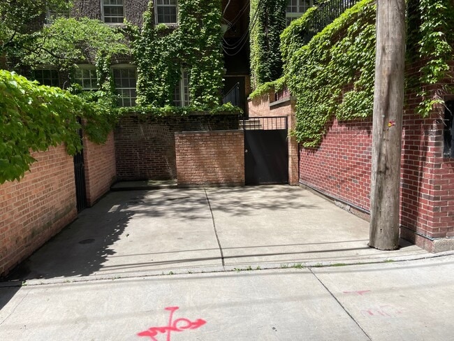 Building Photo - 1505 N Astor St