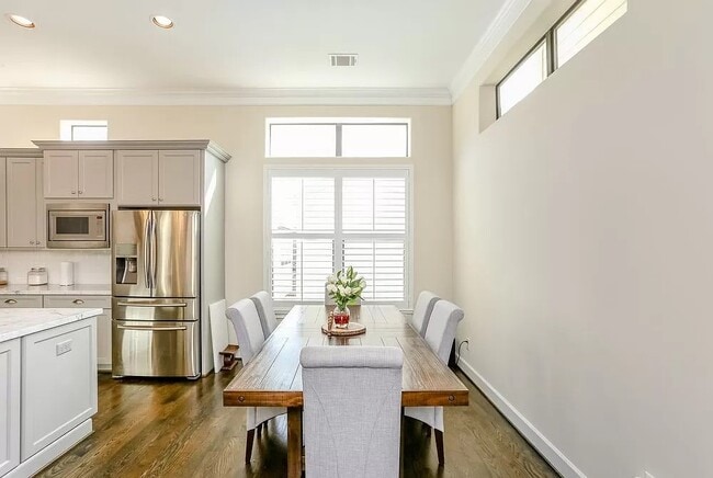 Building Photo - 5309 Blossom St