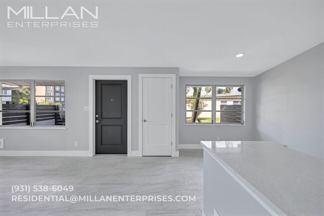 Building Photo - 325 Capri Blvd