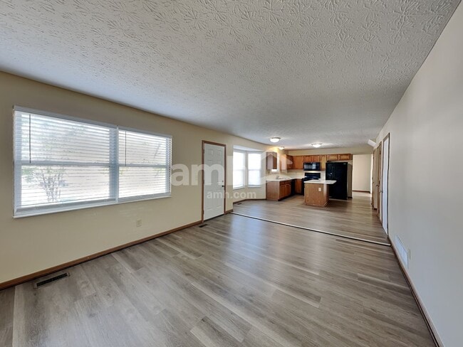 Building Photo - 8558 Rodebaugh Rd