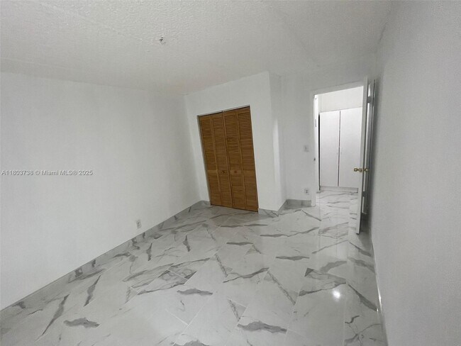 Building Photo - 3211 SW 44th St