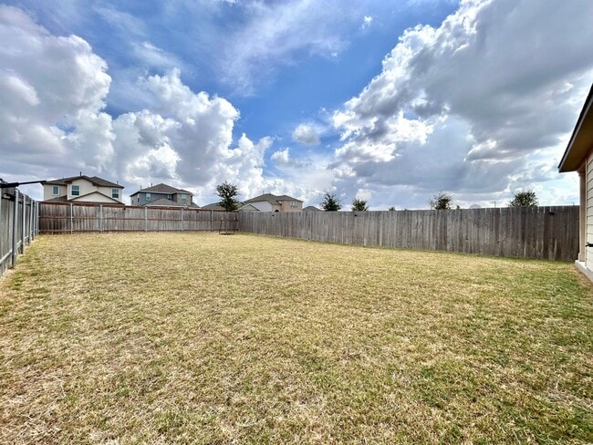 Building Photo - 3 BR / 2 BA Home for Rent in Hutto
