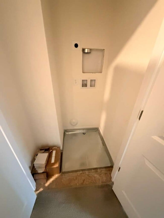 Building Photo - 1501 Stonewall Manor Dr