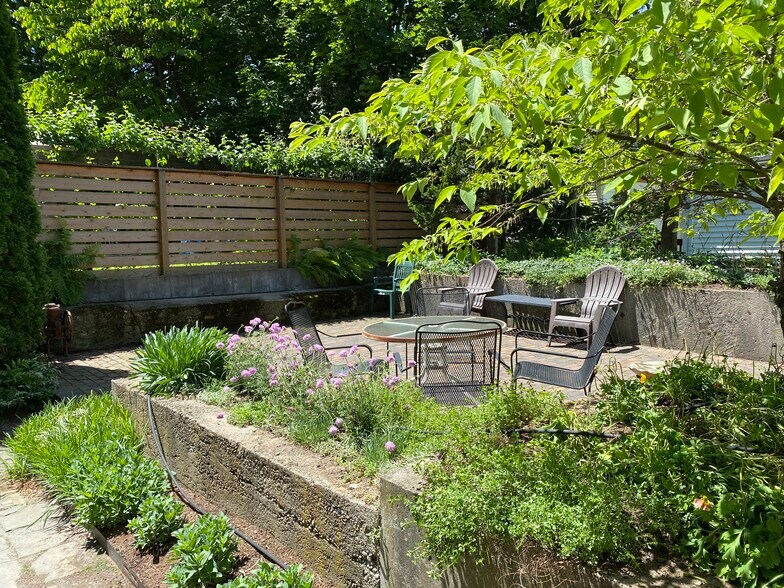 Building Photo - 90 Chandler St