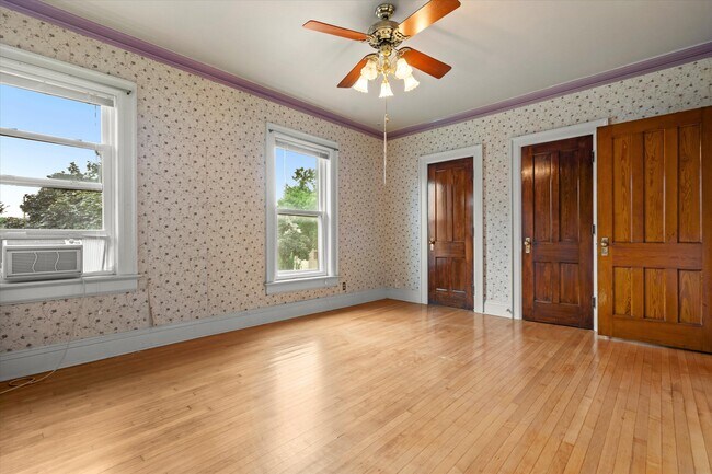 Building Photo - 2581 N Maryland Ave