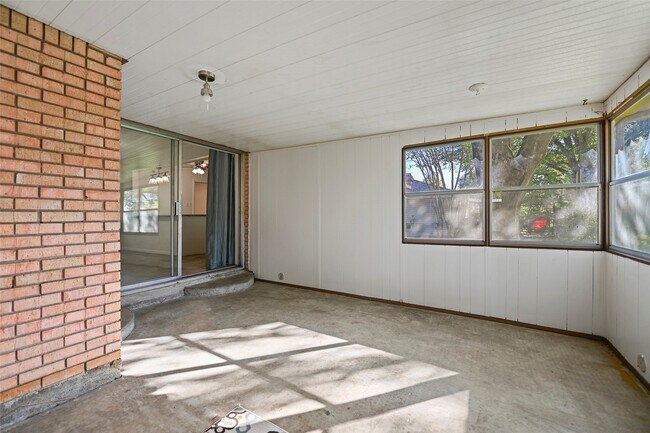 Building Photo - 4413 W 43rd St