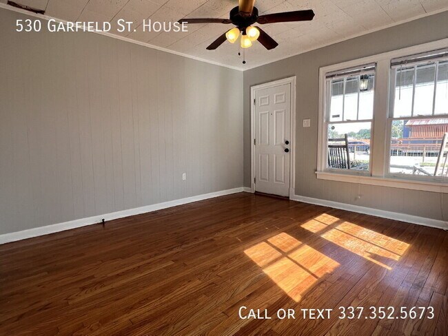 Building Photo - 530 Garfield St