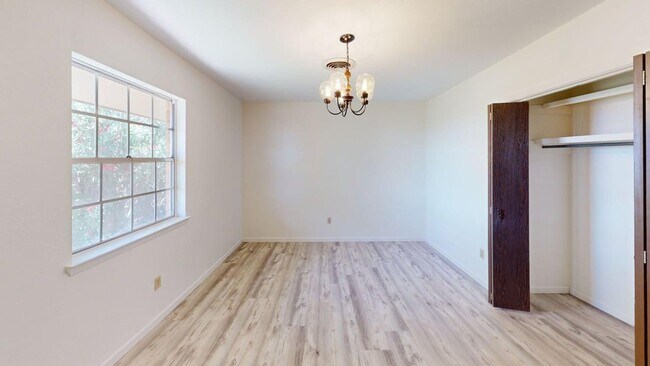 Building Photo - 403 Sunnyside Ave