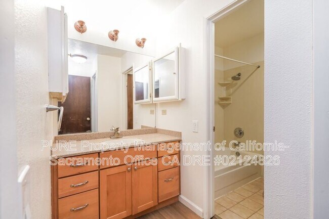 Building Photo - 2229 Woodside Ln