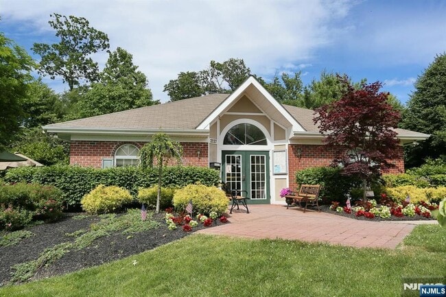 Building Photo - 2051 Charles