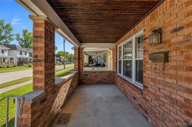 Building Photo - 2830 Macklem Ave