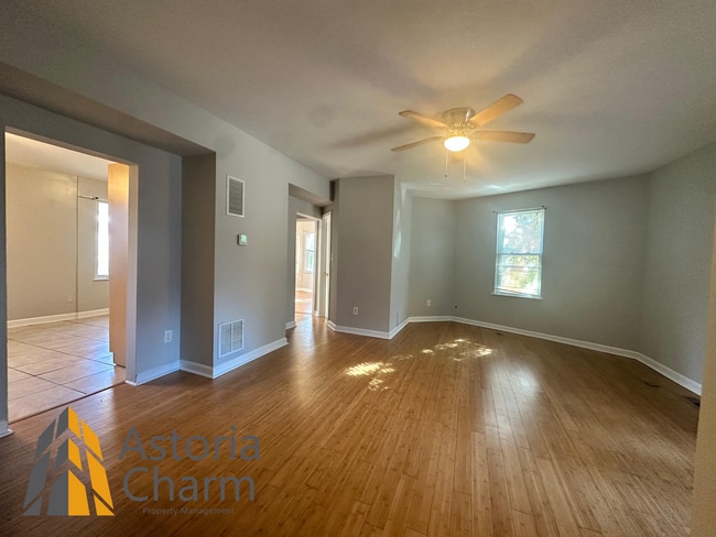 Building Photo - 3 Bedroom Home with Den, Patio/Deck Space,...