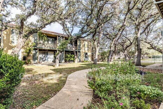 Building Photo - 3678 Hidden Dr