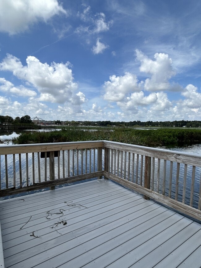 Building Photo - 1043 Oak Hammock