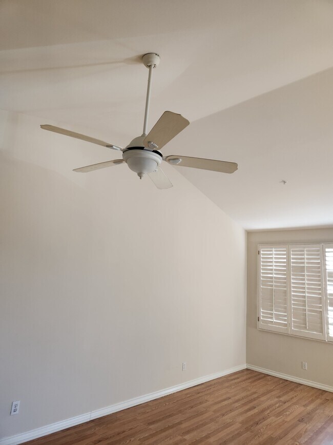 Building Photo - 2651 Dunstan Dr