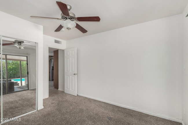 Building Photo - 3418 S Oak St