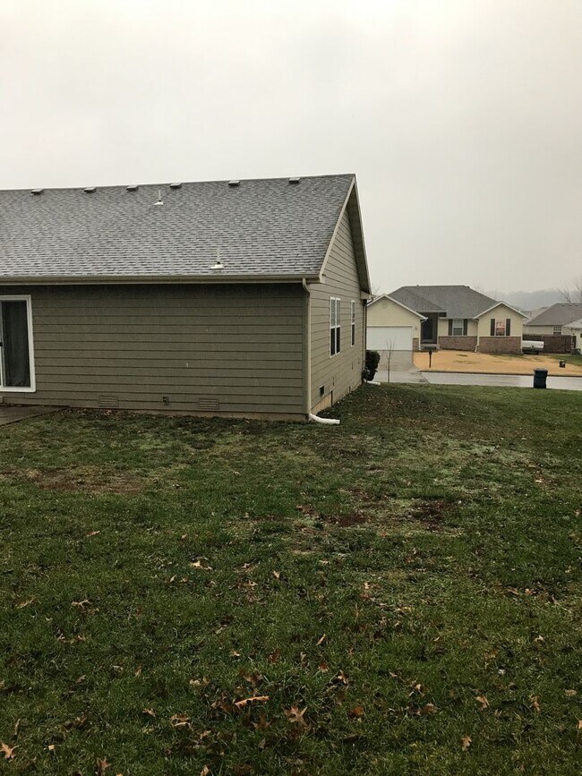 Building Photo - Wonderful 3 Bedroom 2 Bath Ranch