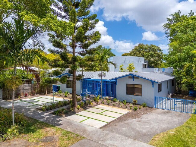 Building Photo - 3225 SW 58th Ave
