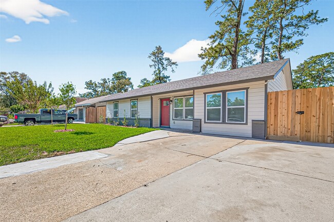 Building Photo - 10531 Royal Oaks Dr