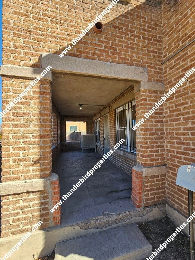 Building Photo - 2110 Coal Pl SE