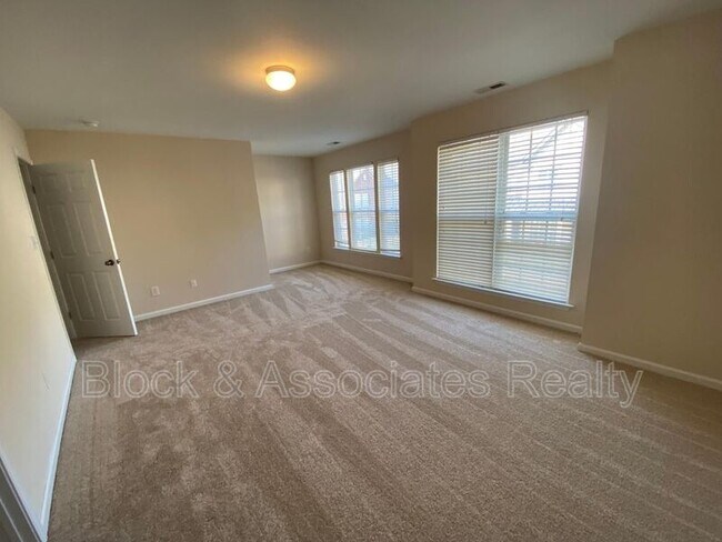 Building Photo - 10132 Blackwell Dr