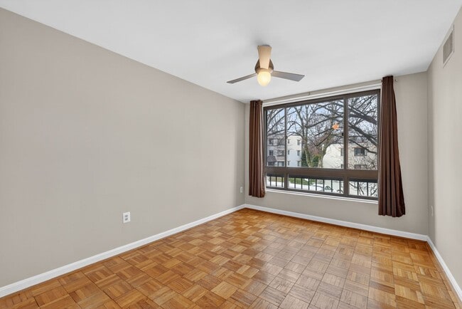 Building Photo - Professionally Managed, 2 Bedroom Corner Unit // Glover Park // Parking Included