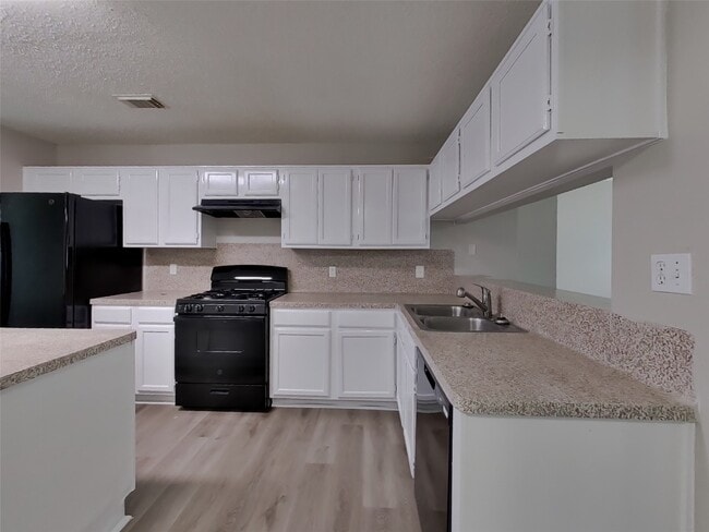 Building Photo - 13830 Keyworth Dr