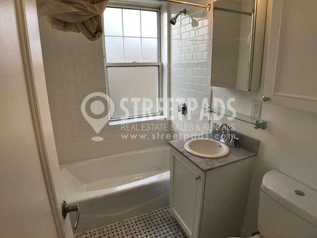 Building Photo - 2 bedroom in Cambridge MA 02387