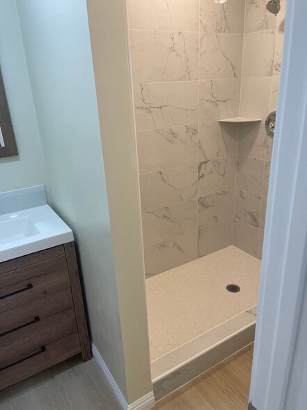 Building Photo - 7860 Port Royale Dr