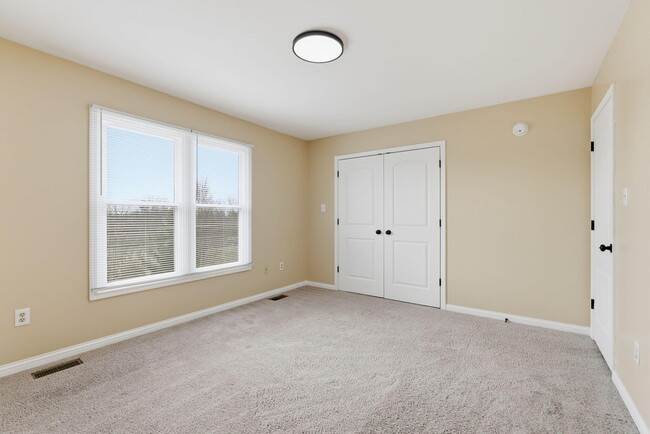 Building Photo - 405 Maryrose Dr