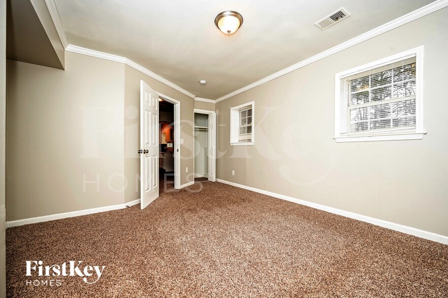 Building Photo - 1919 Chambers Rd