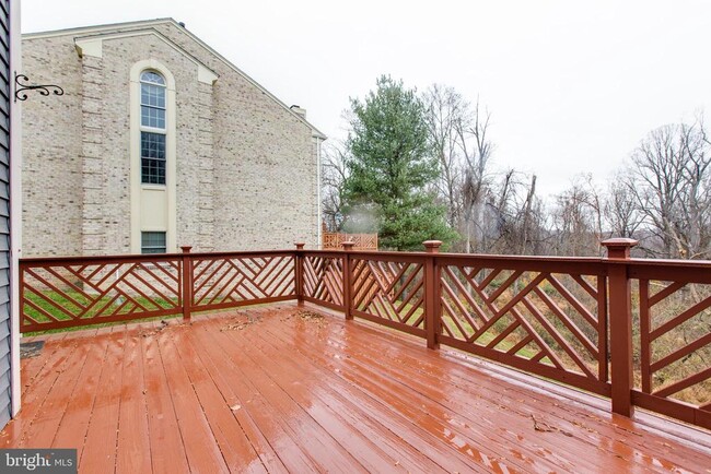Building Photo - 8627 Trail View Dr