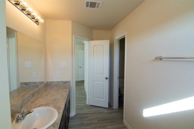 Building Photo - 4210 Silver Ranch Rd