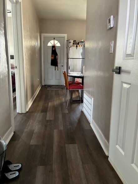 hallway - 1615 W Barry Ave