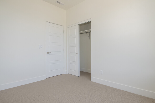 Building Photo - 478 E Violets Cv Ln