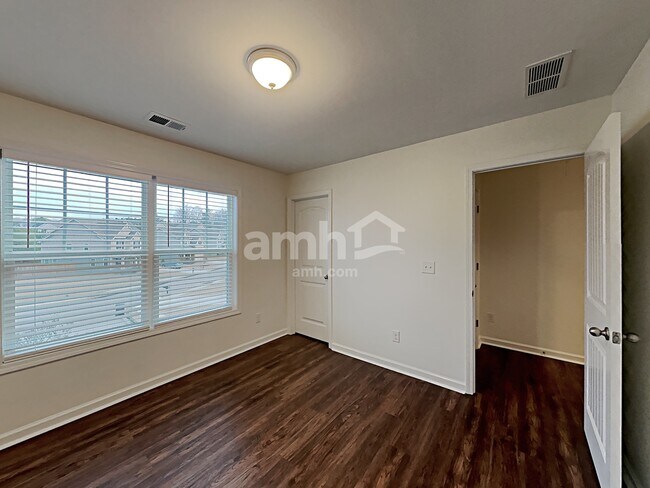 Building Photo - 85 Royalty Ln