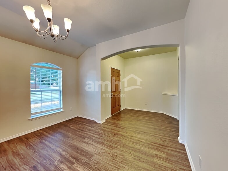 Building Photo - 3833 Pinebluff Ln