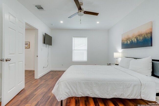 Building Photo - 1039 McKinley Ave