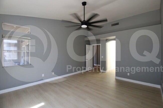 Building Photo - 1432 E Princeton Ave