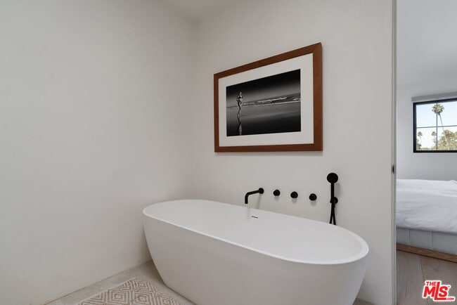Building Photo - 5265 Dahlia Dr