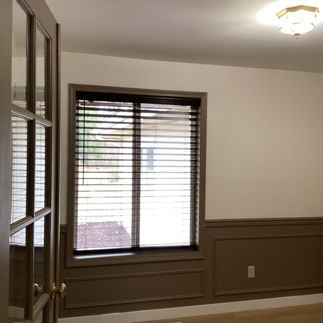 Building Photo - Ranch Style Rambler located in Stannwood