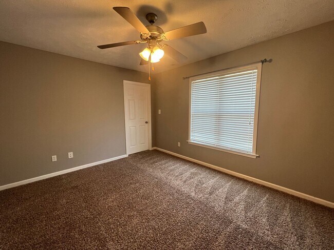 Building Photo - Lovely 2 Bed 2 Bath Condo with Community Pool
