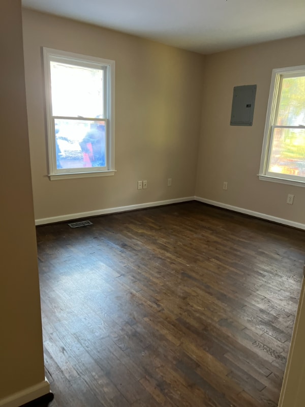 Building Photo - 114 Carnes Dr SE