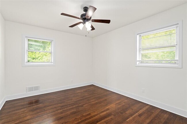 Building Photo - 1437 Vesta Ave
