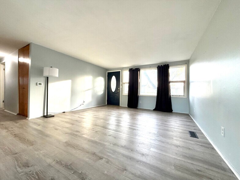 Building Photo - 2626 Corvalis Ave